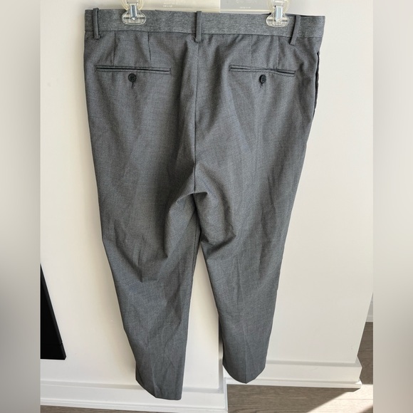 Men’s Grey EZY ankle dress pant from UNIQLO. Size large. - Picture 2 of 2